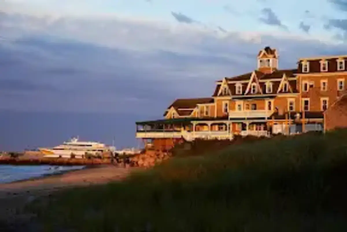 Are There Any Hotels on Block Island