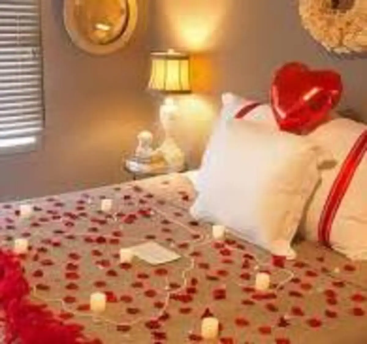 How to Romantically Decorate a Hotel Room