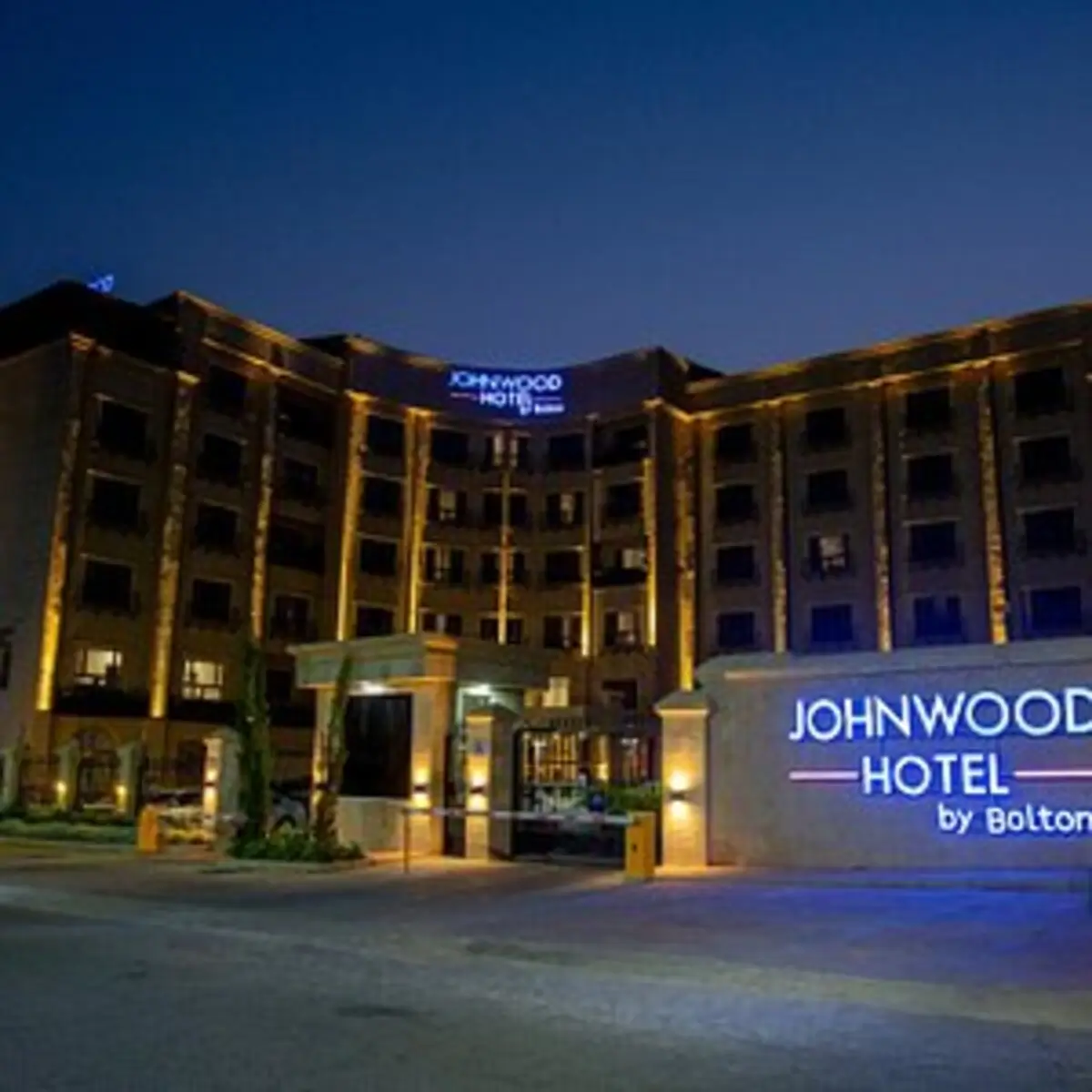 What Hotels Have Honeymoon Suites