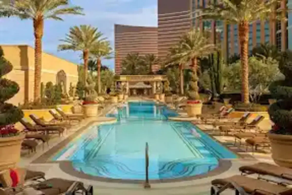 Which Hotel is Better Palazzo or Venetian